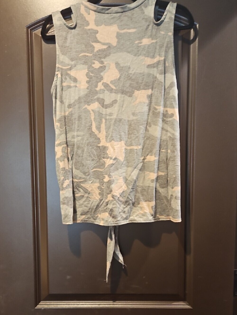 BiBi Women's Sleeveless Camouflage Tie-Front Top Medium - Picture 4 of 6